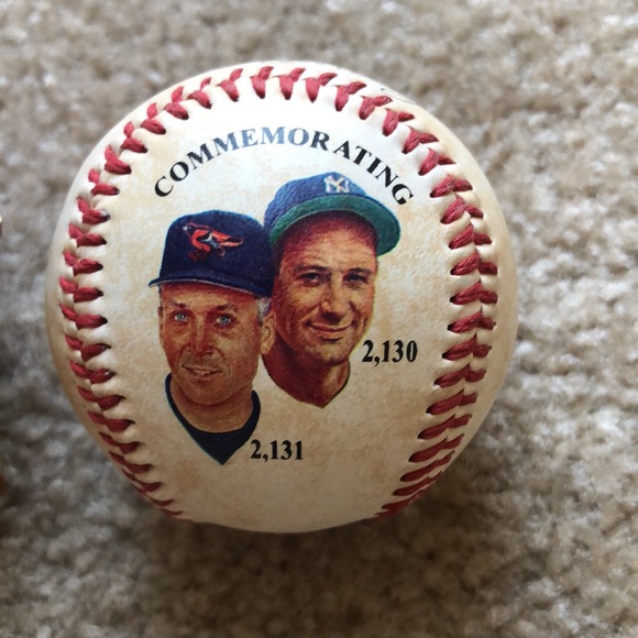 CAL RIPKEN JR. & LOU GEHRIG Ironmen Ball & Glove - Picture 4 of 7